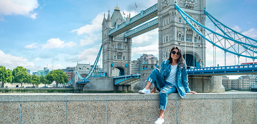 Toeriste bij de iconische Tower Bridge