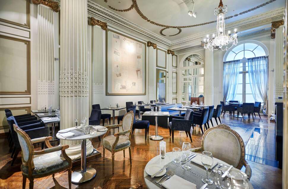 The Waldorf Hilton